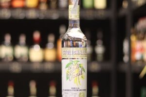 Buy STOLICHNAYA VANILA VODKA 700ML Online at Raja Botol Bali