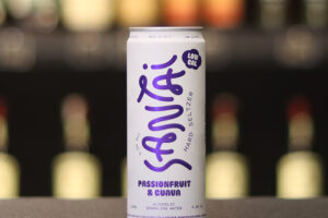 Buy Santai Passion Fruit Guava Can 330ml – Vibrant Tropical Hard Drink at Raja Botol Bali